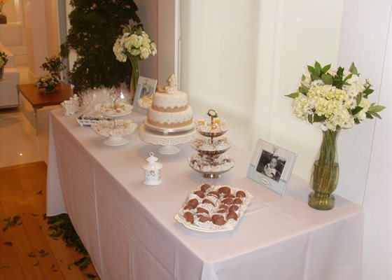 Café da manhã e brunch da Krystal Eventos em sala de reunião corporativa