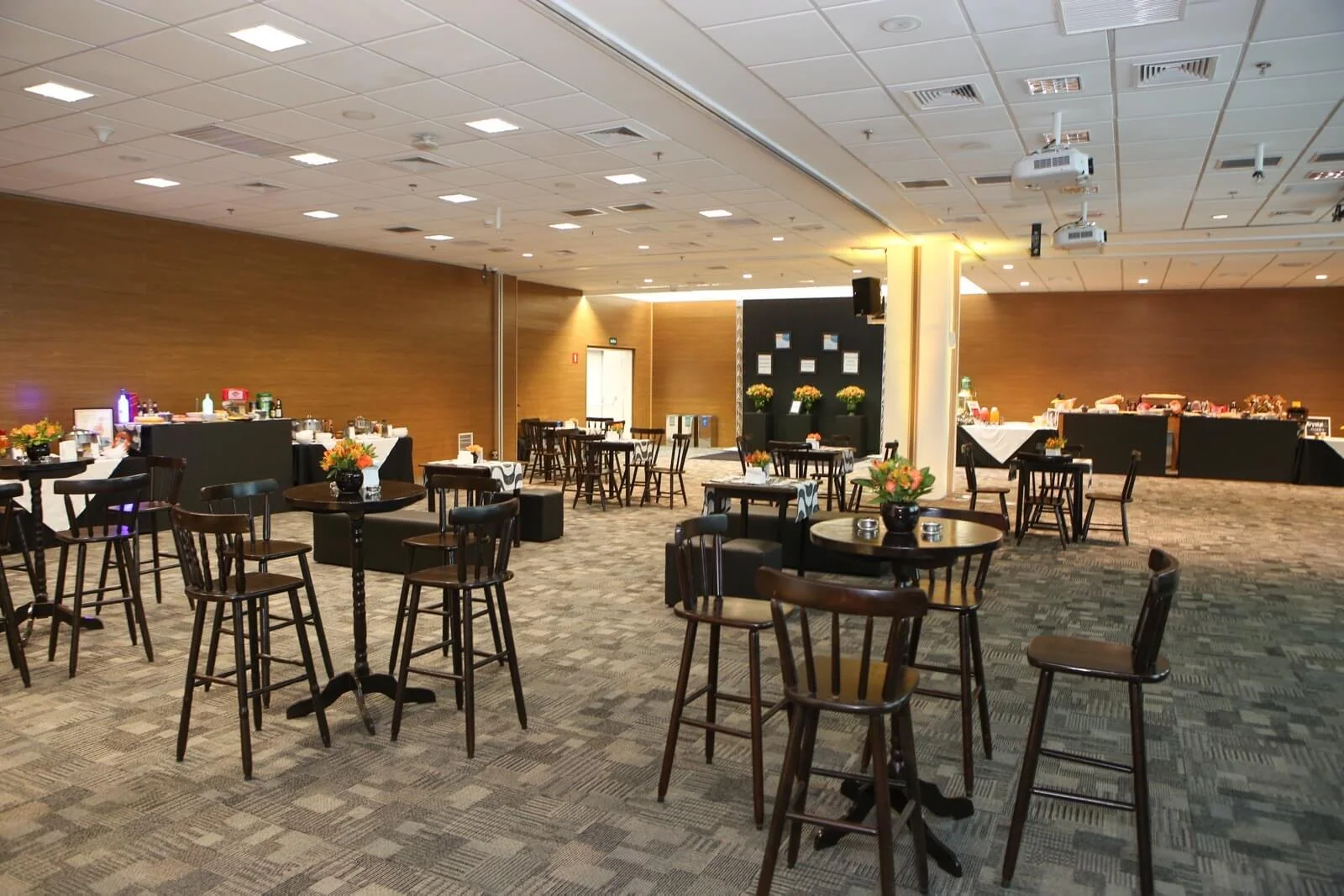 Mesa de boteco para confraternização — Krystal Eventos